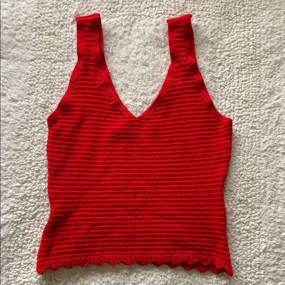 Red v neck crop